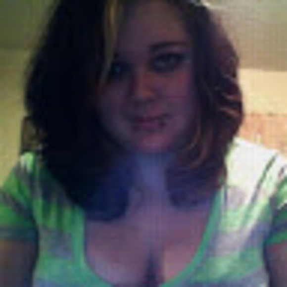 Profile Picture of Kirsten Grehl (@kirstengrehl) on Poshmark