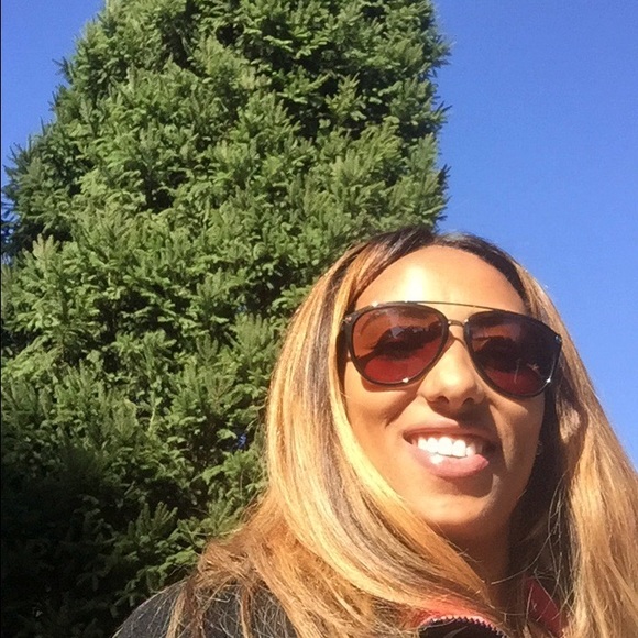 Profile Picture of Amanda Be (@mandyaben42) on Poshmark