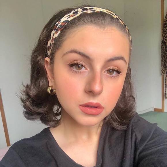 Profile Picture of Georgia Kokkoris (@georgiakokkoris) on Poshmark