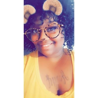 Profile Picture of Karyn Lowe (@Bonni_Klo) on Twitter