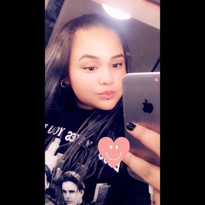 Profile Picture of Emma Gutierrez (@emma_geee13) on Twitter