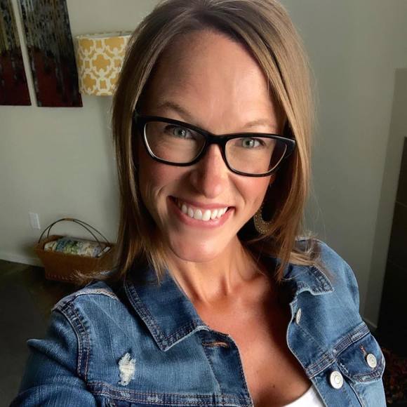 Profile Picture of Melissa Tarling (@mrtarling99) on Poshmark