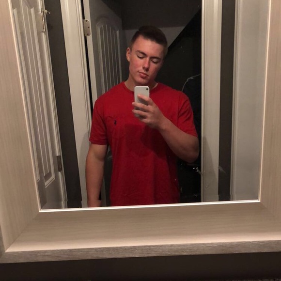 Profile Picture of Evan Hoff (@hoffem15) on Poshmark