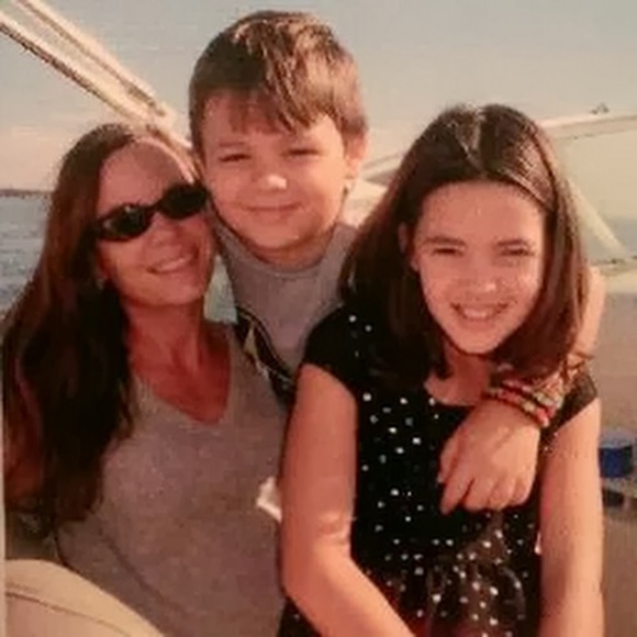 Profile Picture of Lisa Wheeler (@logan129) on Poshmark