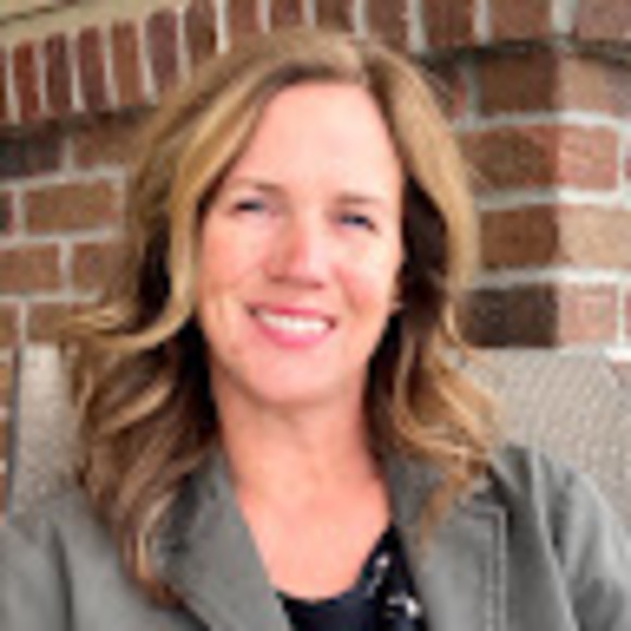 Profile Picture of Erin Manzolillo (@erintenman) on Poshmark