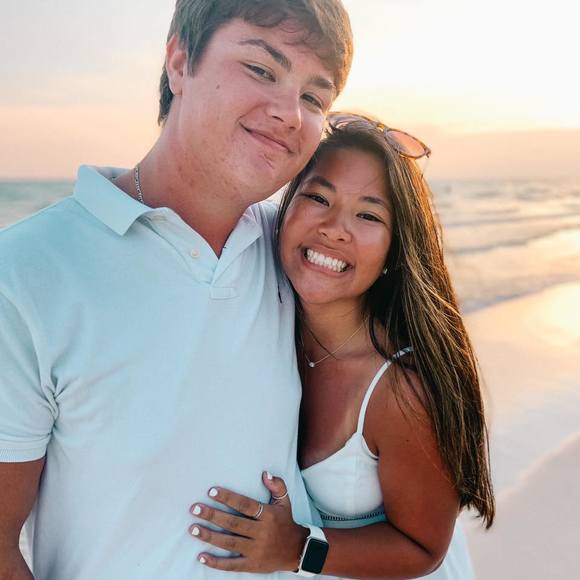 Profile Picture of Chloe Woulfe (@chloewoulfe) on Poshmark