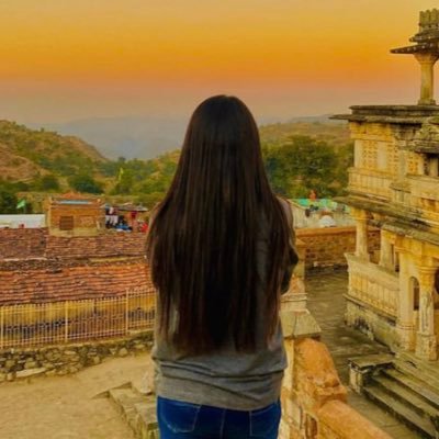 Profile Picture of Komal Jain  🇮🇳 💫 🔥 🔥 (@jnkomal) on Twitter