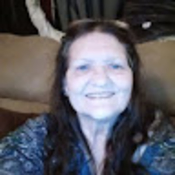 Profile Picture of Lenora Gipperich (@lenoragipperich) on Poshmark