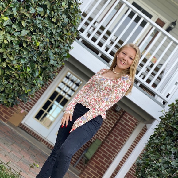 Profile Picture of Breanna Dausilio (@breanna811) on Poshmark