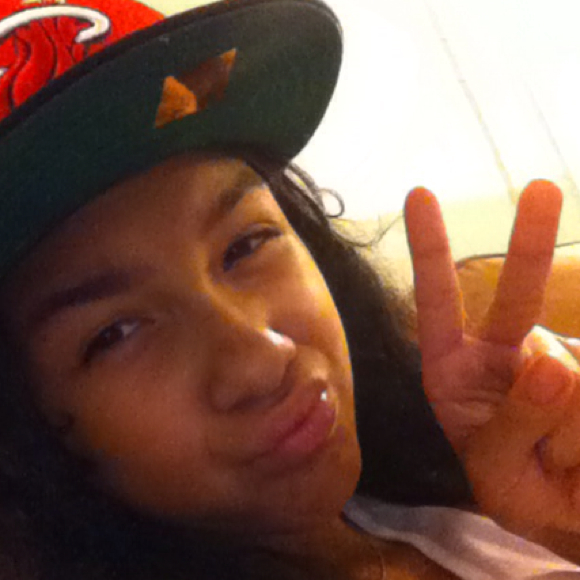 Profile Picture of Shayna Gonzalez (@mosokat) on Poshmark