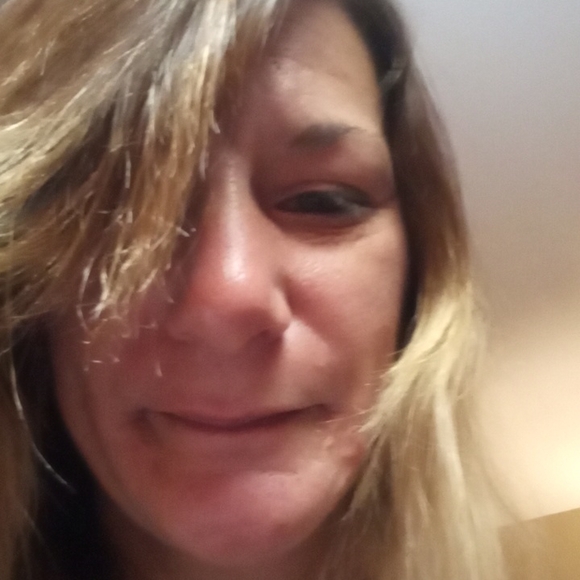 Profile Picture of Mary Lorah (@mary_lorah) on Poshmark