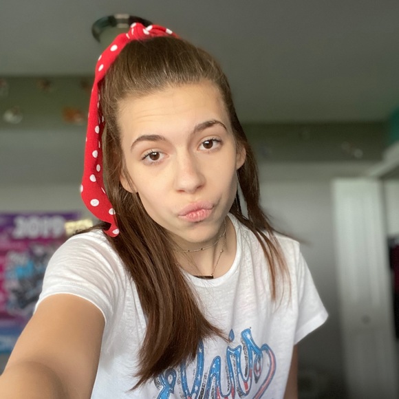 Profile Picture of Bella Pollice (@ipollice14) on Poshmark