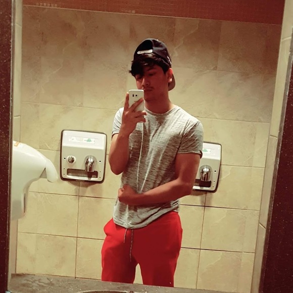 Profile Picture of Fabian Vivar (@fabianvivar9301) on Poshmark