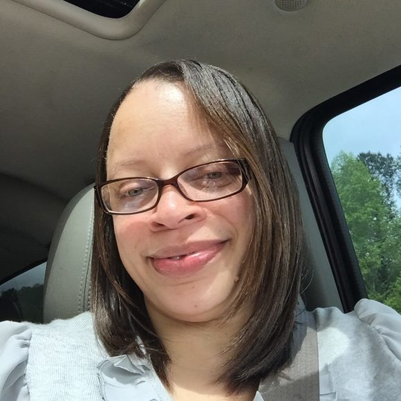 Profile Picture of Lisa Shelly (@lshelly6) on Poshmark