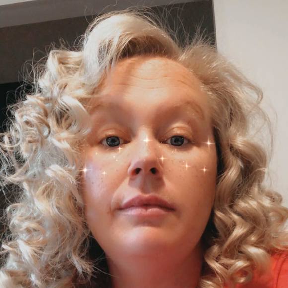 Profile Picture of Elizabeth Keats (@elizabethkeats) on Poshmark