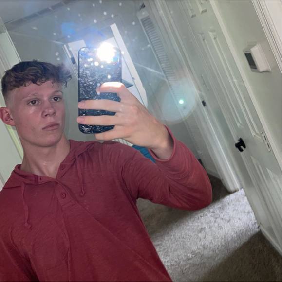 Profile Picture of Ethan Toury (@etoury03) on Poshmark