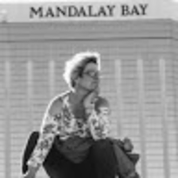 Profile Picture of Kelly Overpeck (@kameltoekelly) on Poshmark