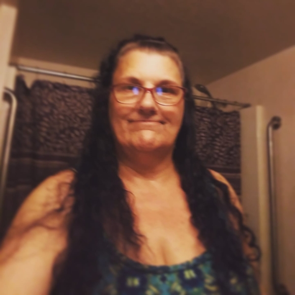 Profile Picture of Karen Flagler (@karenflagler1) on Poshmark