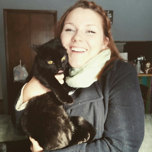 Profile Picture of Kayla Nestell (@kaylanestell) on Poshmark