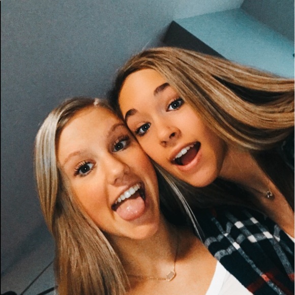 Profile Picture of Bentley Dixon (@bentleydixon) on Poshmark