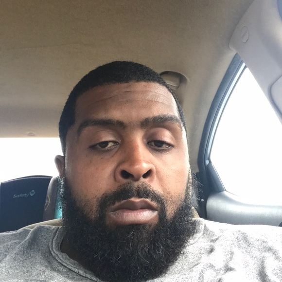 Profile Picture of Greg Thornton (@gregthornton) on Poshmark