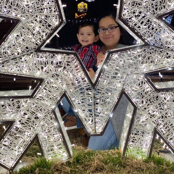 Profile Picture of Cesia Hernandez (@cesia_hernandez) on Poshmark