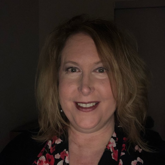 Profile Picture of Marcie Blong (@mblong66) on Poshmark