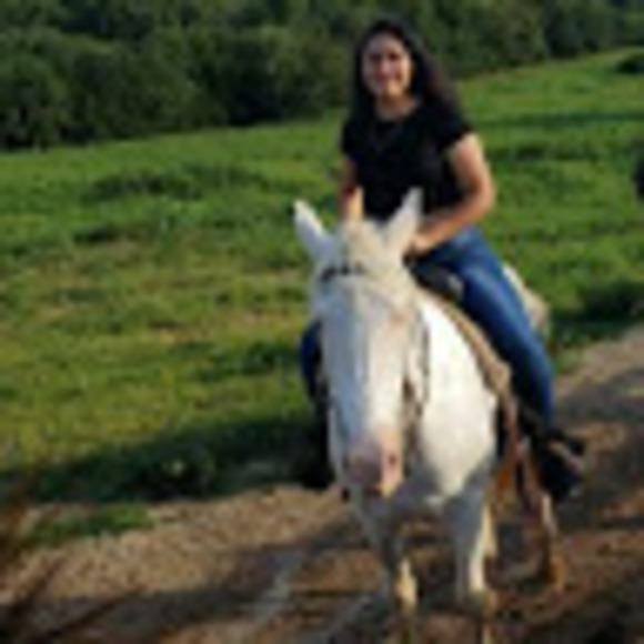 Profile Picture of Alejandra Simon-tejeda (@alejandrasim260) on Poshmark