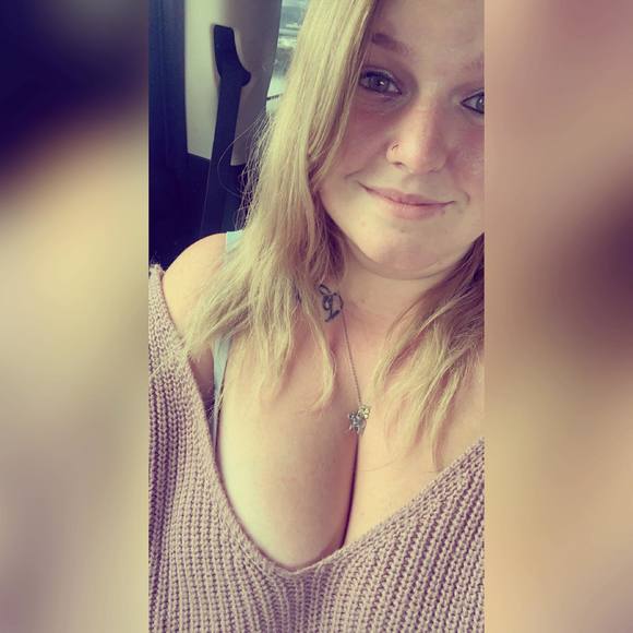 Profile Picture of Crystal Vanness (@crystalvanness) on Poshmark