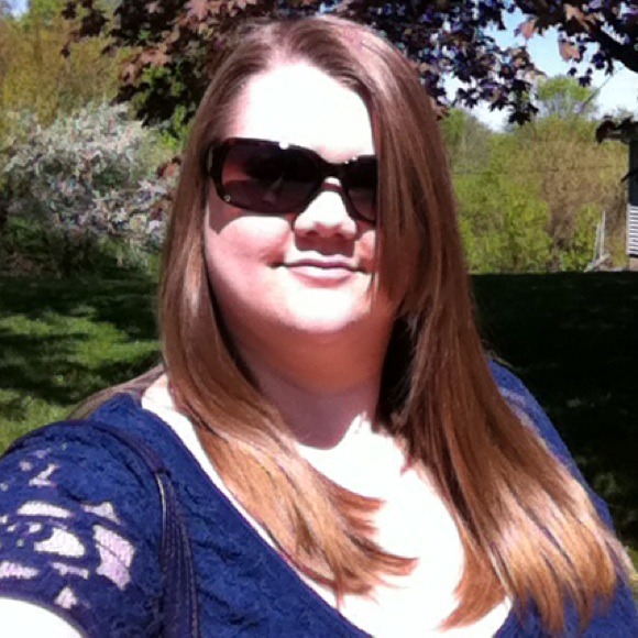 Profile Picture of Kelly Libberton (@klibb1) on Poshmark