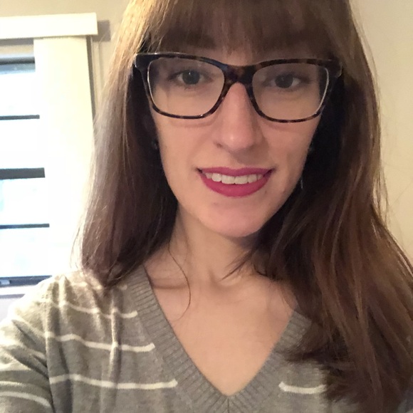 Profile Picture of April Acker (@aprilmarcheson) on Poshmark