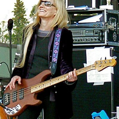 Profile Picture of Ann McNamee (@BlueMoonalice) on Twitter