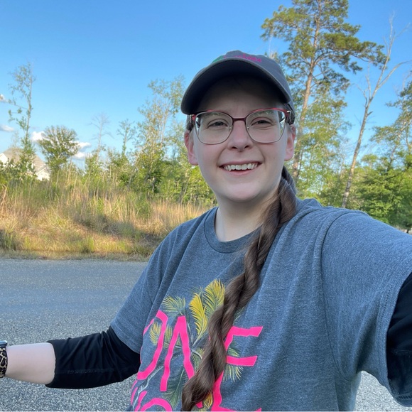 Profile Picture of Elizabeth Colbey (@lizzy_nell2020) on Poshmark