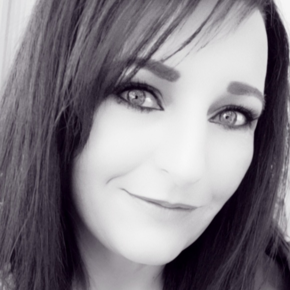 Profile Picture of Linda Garbrick (@garbli) on Poshmark