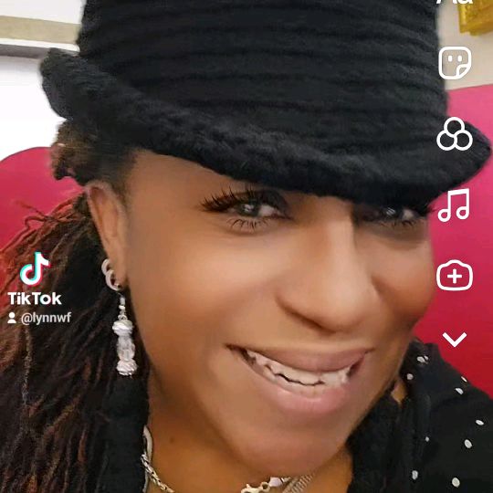 Profile Picture of Lynn (@lynnwf) on Tiktok