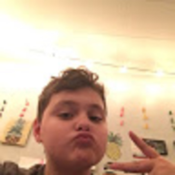 Profile Picture of Ben. Matulonis (@icyyben496) on Poshmark