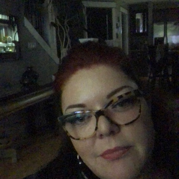 Profile Picture of Jennifer Raybould (@jenjazzella) on Poshmark