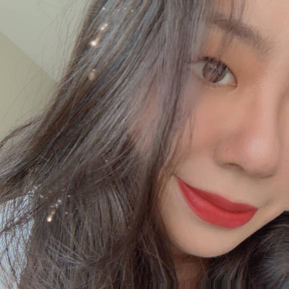 Profile Picture of Eva Zhang (@evazhang1010) on Poshmark