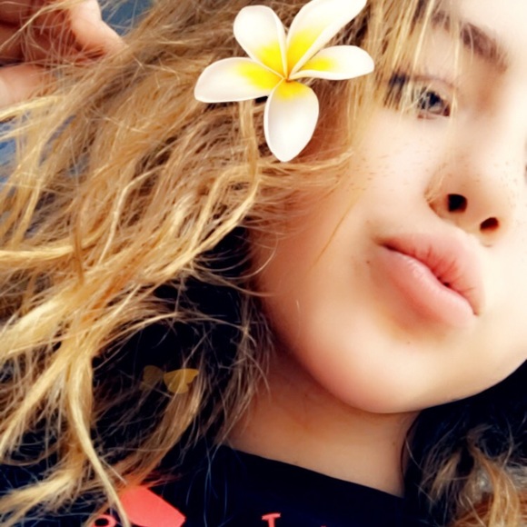 Profile Picture of Savannah Wood (@savvy554) on Poshmark