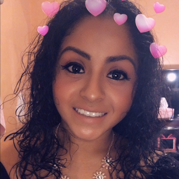 Profile Picture of Lourdes Olmedo (@luliolmedo) on Poshmark