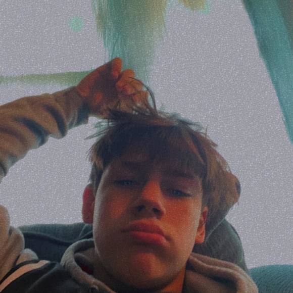 Profile Picture of Alex Carcelli (@alexcarcelli) on Poshmark