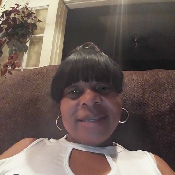 Profile Picture of Verna Ladybeavers (@vernabeavers) on Poshmark