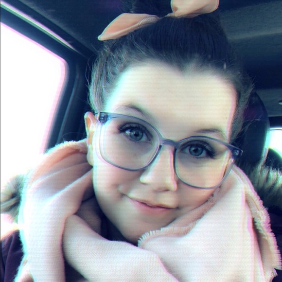 Profile Picture of Emma Greenham (@emmagreenham) on Poshmark