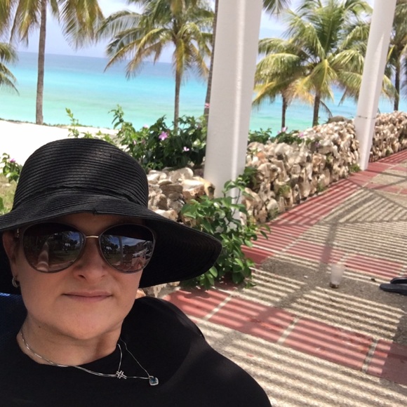 Profile Picture of Gretter Pastrana (@grettersan) on Poshmark