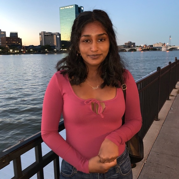 Profile Picture of Sarah Reddypogu (@sarahsimran) on Poshmark