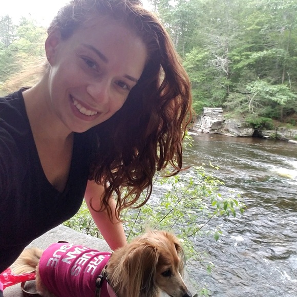 Profile Picture of Corinne Dalbon (@coreybeth10) on Poshmark