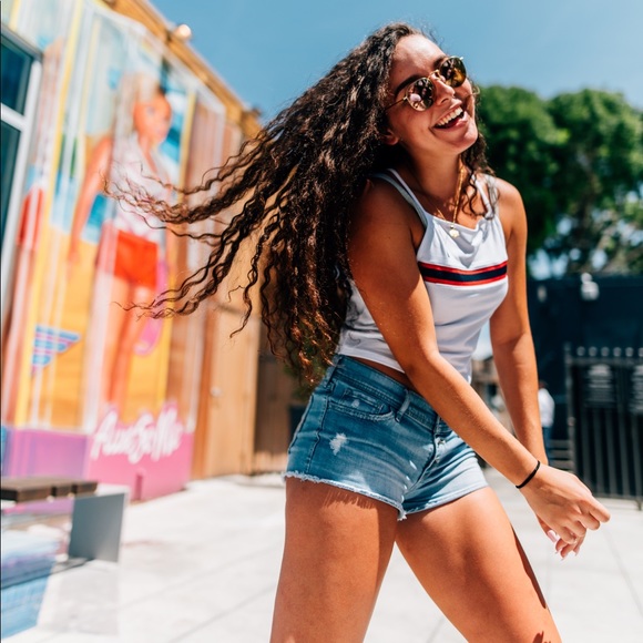 Profile Picture of Joline Smith (@joline_smith) on Poshmark