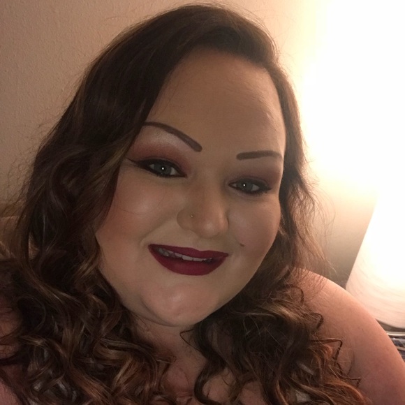 Profile Picture of Jen Entler (@jenren82) on Poshmark