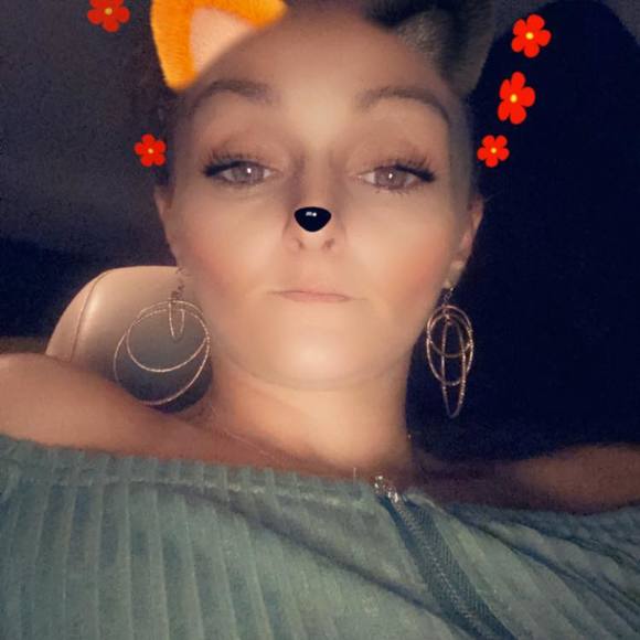 Profile Picture of Sheena Guindy-moore (@s_guindy) on Poshmark