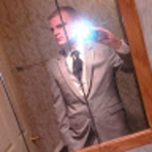 Profile Picture of Daniel Hoskins (@danielhoskin596) on Poshmark